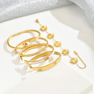 Pulsera de oro de 18 quilates de acero inoxidable de alta calidad y a la moda para damas Pulsera de flores de cinco hojas Fábrica de joyas al por mayor - Product Image 4