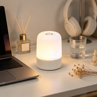 Lampe de chevet LED rechargeable à commande tactile avec projection, lumière d'ambiance douce pour les yeux, idéale pour l'allaitement nocturne des bébés et l'utilisation en chambre.