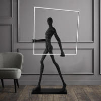Beliebte moderne kreative stehende Lichts kulptur Harz schwarz Körper Halte kugeln LED Stehle uchte für Wohnzimmer Dekor