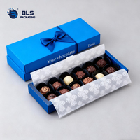 Boîtes en carton bleu recyclables avec pelliculage mat, imprimées sur mesure pour chocolats, idéales pour les événements et les magasins de luxe
