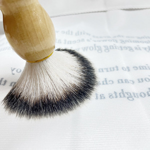 ZUQA Brosse à raser artisanale pour homme, poils en nylon avec manche en résine, brosse à barbe en poils synthétiques pour l'entretien de la barbe - Product Image 3