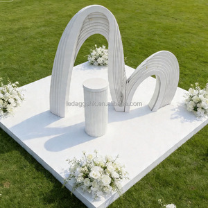 แผงตกแต่งฉากหลังงานแต่งงานทรงโค้งอะคริลิคสีขาวแบบปรับแต่งได้ของ LEDA ทำจาก PVC สำหรับงานเลี้ยงฉลองสมรส - Product Image 1