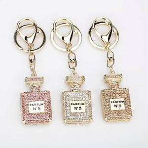 Porte-clés créatif vintage en métal, pendentif de voiture en strass, flacon de parfum imprimé en émail, sac pour femme avec impression offset - Product Image 5