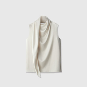 Haut à col bénitier en soie 100% beige pour femme, nouveau style d'été, dos ouvert drapé avec décoration boutonnée, style décontracté - Product Image 2