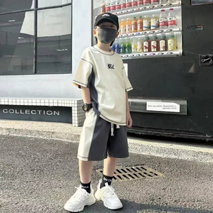 Conjunto de Verão para Meninos 2026 Novo Kit Casual Esportivo de 2 Peças para Crianças Grandes, Camiseta de Manga Curta com Estampa de Letras em Algodão, Atacado, Roupas Combinando para a Família - Product Image 5