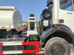 Camions-citernes AWD Beiben 6x6 de 15 tonnes avec réservoirs de carburant, tuyau de distribution et buse, camions de <span class=keywords><strong>livraison</strong></span> de diesel à prix réduit pour la vente - Product Image 3