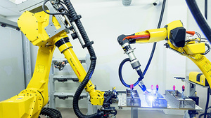 Bras robotisé industriel Fanuc 100iD/8L à 6 axes avec moteur PLC équipé d'une unité de nettoyage de pistolet de soudage TPS 320i PULSE - Product Image 3