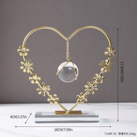 Ornement créatif en forme de couronne avec mini boule de cristal en fer Art Floral Ring Decor pour salon Home Accent