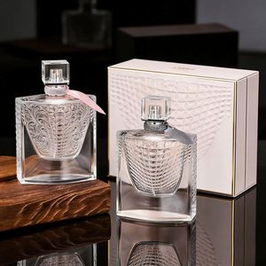 Precio de fábrica: Botellas de perfume transparentes con pulverizador, base gruesa, portátiles, con tapa de presión con diseño de escamas de pez, recargables, bajo pedido mínimo - Product Image 2