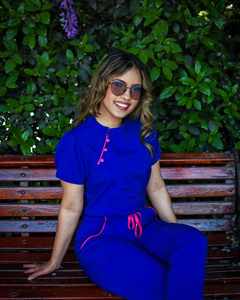 Ensemble <span class=keywords><strong>de</strong></span> blouses médicales pour femmes Yilong, couleur unique, <span class=keywords><strong>blocage</strong></span> <span class=keywords><strong>de</strong></span> couleur, col, ceinture à nouer, ajoutant du style, assurant le confort et la fonctionnalité - Product Image 5