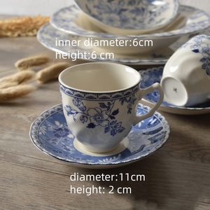 Taza y Platillo de Cerámica Azul y Blanca Pintados a Mano, Estilo Vintage, para Regalos de Hostelería - Product Image 3