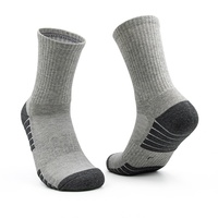 Chaussettes de sport en coton peigné avec logo personnalisé, fabrication OEM ODM directe d'usine, chaussettes respirantes à hauteur moyenne, couleur et emballage personnalisés, vente en gros