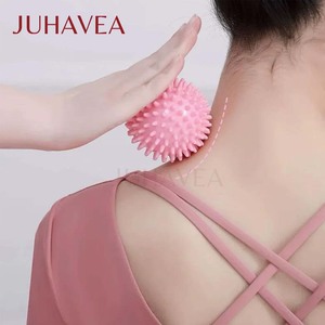 Palla da massaggio professionale con punte per agopressione profonda e rilascio miofasciale, ideale per alleviare i dolori muscolari di piedi, mani e schiena. - Product Image 4