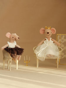 Set Miniatur Vintage: Boneka Tikus Kain + Dekorasi Sofa & Kursi Hias - Product Image 3