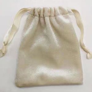 Pochette en velours doux avec cordon de serrage et logo personnalisé, sac à bijoux en suède avec pompon, emballage cadeau recyclable et écologique - Product Image 5