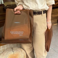 Sac en plastique réutilisable personnalisé avec poignée pour vêtements, idéal pour les boutiques de prêt-à-porter, prix d'usine, vente en gros