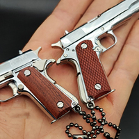 Usine 1:3 Métal Jouet Colt 1911 Pistolet Alliage Mini Magazine Arme Porte-clés Grain De Bois En Bois Porte-clés Modèle Cadeau
