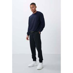 Pantalones deportivos de hombre con textura índigo, corte estándar, 100% algodón, felpa francesa, para uso casual. - Product Image 5