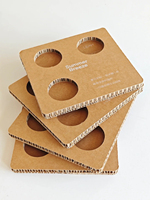 Gepersonaliseerde koffie-, Americano-, latte- en fruitthee-bekerhouders en -onderzetters; Creatief ontworpen promotionele honingraat-bekertrays