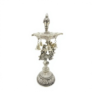 Diya / Samai Plateado en Plata con Forma de Pavo Real y Campanas - Product Image 1
