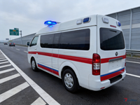 Camions d'ambulance certifiés avec équipement médical remis à neuf et fonctionnalités modernisées pour un transport d'urgence économique