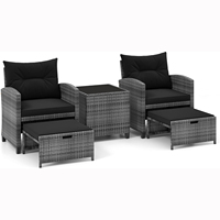 Ensemble de meubles d'extérieur, chaises noires, table, canapé, chaises de canapé d'extérieur rembourrées avec table basse en verre trempé