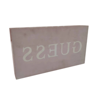 Blocs publicitaires personnalisés en acrylique rouge avec logo de marque DNY et lettres blanches, fabriqués à Guangdong
