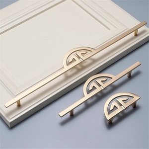 Nuevas Manijas Modernas de Bronce Cepillado para Puertas de Armario, Manijas Doradas para Cajones y Muebles de Gabinete de Zapatos - Product Image 3