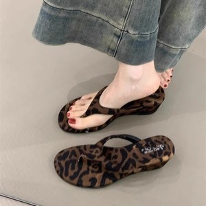 Sandales compensées élégantes pour femmes, parfaites pour l'été 2026, à porter avec des robes, sandales imprimées léopard, sandales à talons hauts - Product Image 4