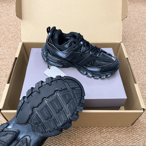 Zapatillas Deportivas Monocromáticas de Estilo Techwear con Malla y Cordones Sintéticos, Suela Resistente para Hombre y Mujer - Product Image 6