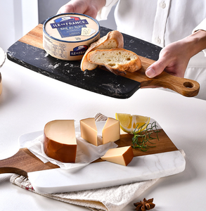 Planche à découper en bois d'acacia marbré personnalisée avec logo, pour fromage et charcuterie, réversible, avec poignée, vente en gros - Product Image 4
