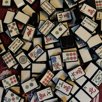 Jeu de tuiles de Mahjong américain avec caractères chinois traditionnels, points en bambou, dragons, jokers et bordure noire