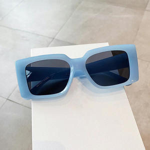 Gafas de Sol Cuadradas para Mujer Qianai, UV400, Ligeras, Montura Azul, Lentes AC Tipo 3, Modelo K5-2104 - Product Image 3