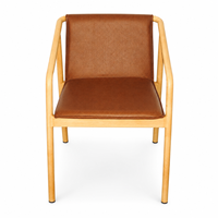 Chaise de salle à manger en cuir moderne de luxe, cadre en métal à grain de bois, mobilier de restaurant haut de gamme pour usage hôtelier, confortable et durable