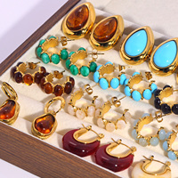 JUSNOVA Ensemble de boucles d'oreilles créoles épaisses en acier inoxydable plaqué or PVD 18K avec breloque en résine ambre pour femme, vente en gros, direct usine