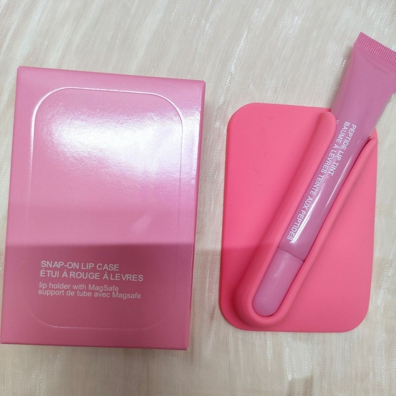 Sweetpea with lip gloss  white