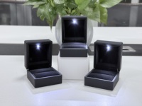 Boîte à bagues LED de haute qualité, boîte à bijoux LED noire, boîte à bagues LED de luxe - Personnalisez votre logo