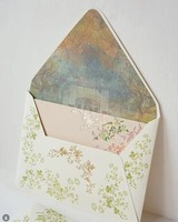 Enveloppe d'invitation de mariage de luxe, blanc crème, motif floral botanique, avec doublure paysage impressionniste et feuille d'or, impression personnalisée