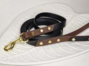 Venta al por mayor de lujo de moda ajustable suave PVC perro <span class=keywords><strong>Collar</strong></span> etiqueta de nombre impermeable manos libres hebilla Correa patrón sólido remache mascotas - Product Image 5