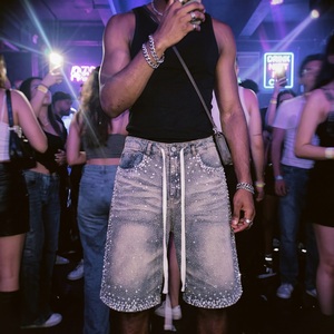 Shorts en jean cargo déchirés streetwear, style designer, personnalisés, Y2K, baggy, en denim, pour hommes, avec strass - Product Image 2