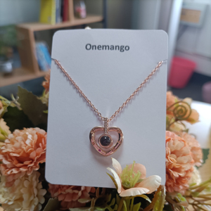 Collana Personalizzata Onemango per Donna con Proiezione 'Ti Amo' in 100 Lingue, Regalo per Fidanzata, Fidanzamento, Matrimonio, Festa, Ortodossa - Product Image 1