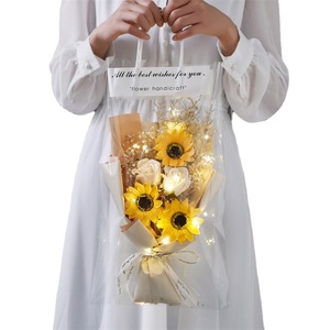 Regalo del día de San Valentín colorido aliento de bebé ramo de rosas rojas ramo de flores secas portátil con luces LED - Product Image 4