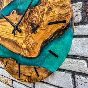 Elegant Resin And Wooden <b>Wall</b> <b>Clock</b> Handmade Durable Functional Stylish And Decorative Perfect For Living Room <b>Bedroom</b> - Product Image 5