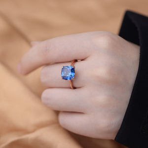 <span class=keywords><strong>Bague</strong></span> en <span class=keywords><strong>argent</strong></span> de luxe de haute qualité 925 bijoux en <span class=keywords><strong>argent</strong></span> Sterling plaqué or Rose coussin <span class=keywords><strong>saphir</strong></span> <span class=keywords><strong>bleu</strong></span> Zircon pierres précieuses bagues bijoux femmes - Product Image 2