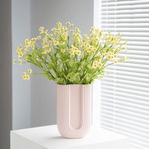 Bouquet de marguerites artificielles en soie multicolores pour la décoration de la maison et les accessoires de mariage - Product Image 4