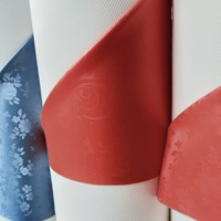 Tissu d'ameublement en similicuir synthétique gaufré à motif floral imperméable et résistant à l'huile de 0,7 mm pour la décoration murale et les nappes