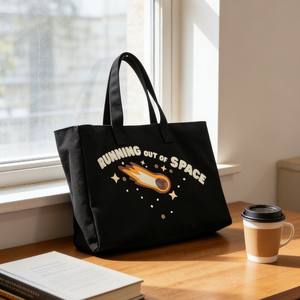 Bolsa de Lona Negra con Diseño Espacial Divertido, Resistente, Reutilizable, Impermeable, Ideal para la Playa, Salidas Casuales, Viajes Diarios - Product Image 1