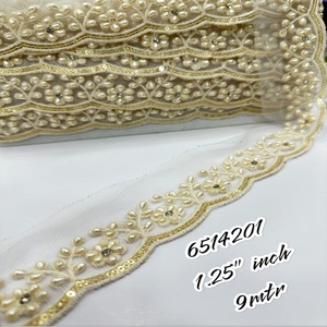 Lacets brodés sur mesure avec des fleurs multicolores pour une utilisation comme bordures les or sont des lacets de bordure zari avec séquence - Product Image 2