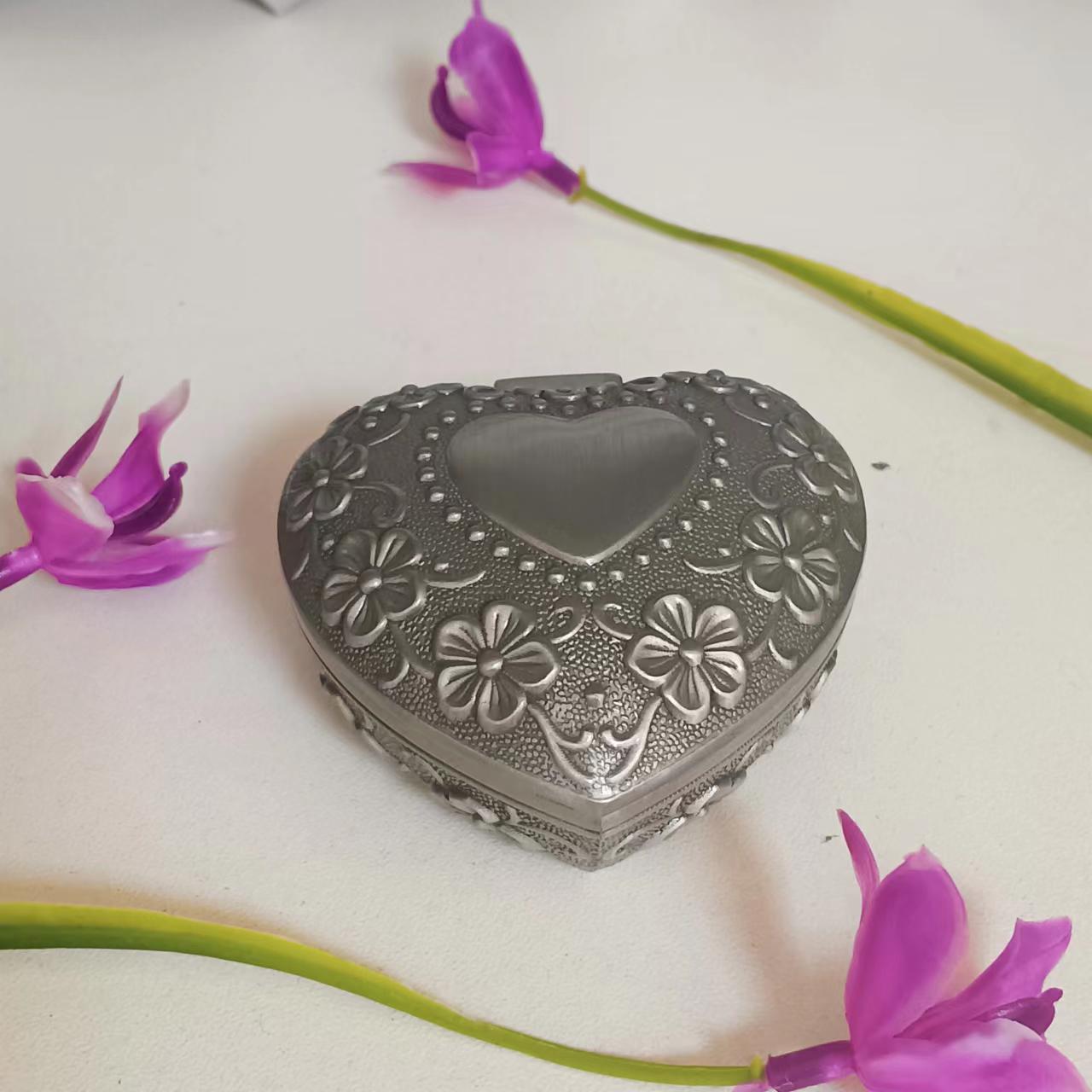 Corazón de Girasol: 6 * 5.9 * 3.2CM