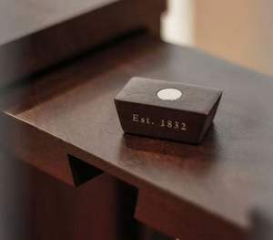 Clásica vitrina rectangular de madera estilo cajón de la marca DS para whisky, caja de regalo de madera maciza para vinos y licores (personalizable) - Product Image 6